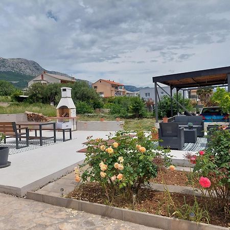 Spacious Apartment Close To The Sea In Split Area Kastela Exterior photo