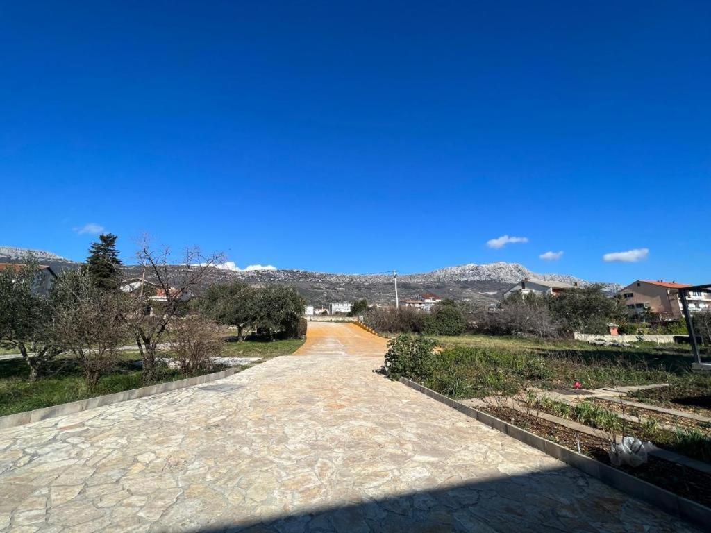 Spacious Apartment Close To The Sea In Split Area Kastela Exterior photo