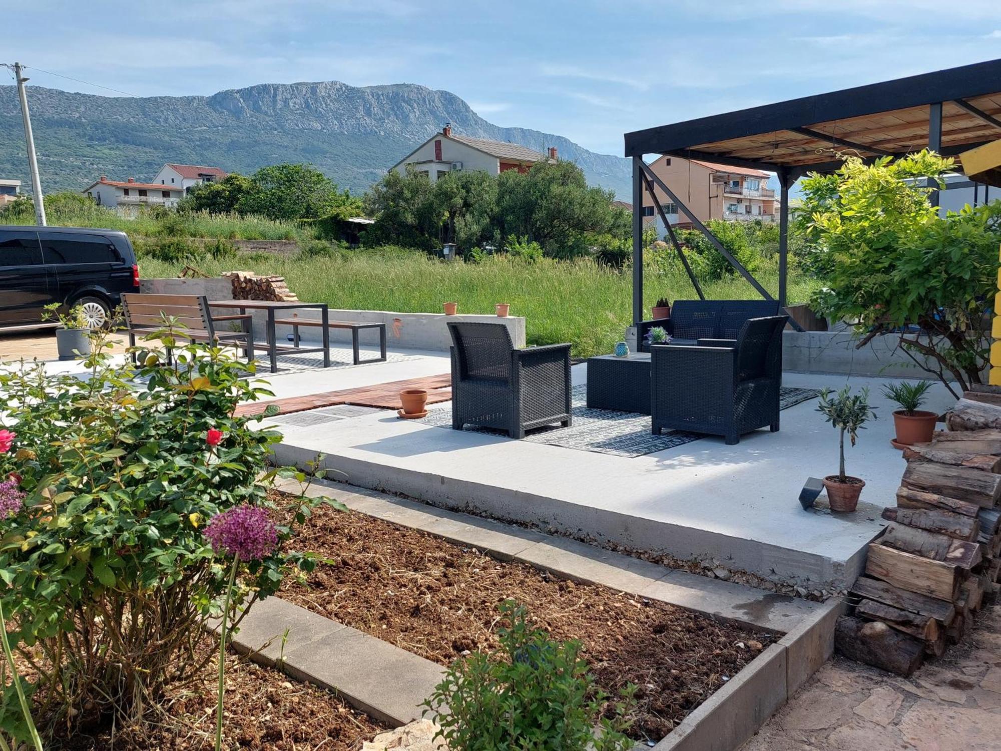 Spacious Apartment Close To The Sea In Split Area Kastela Exterior photo